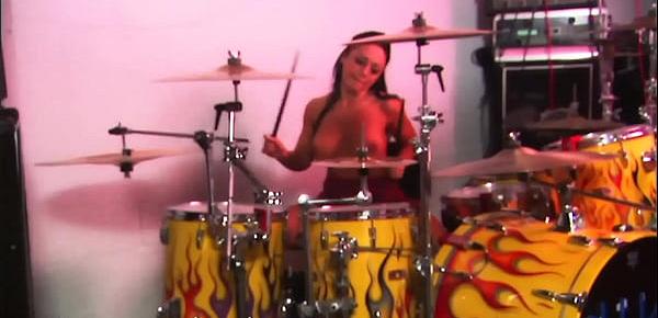  Drummer girl enjoys a good pussy licking